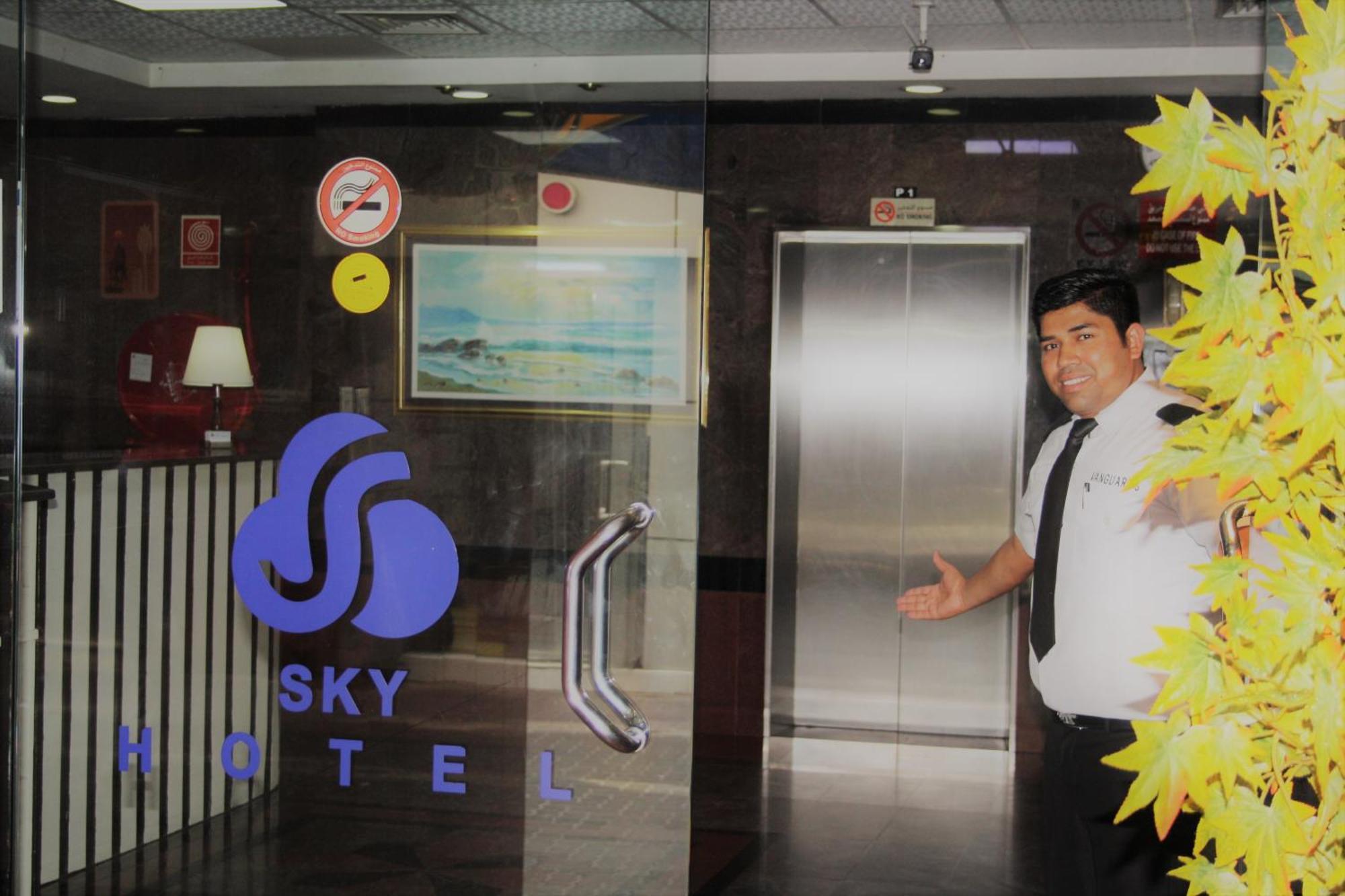 Sky Hotel Apartments Dubai Esterno foto