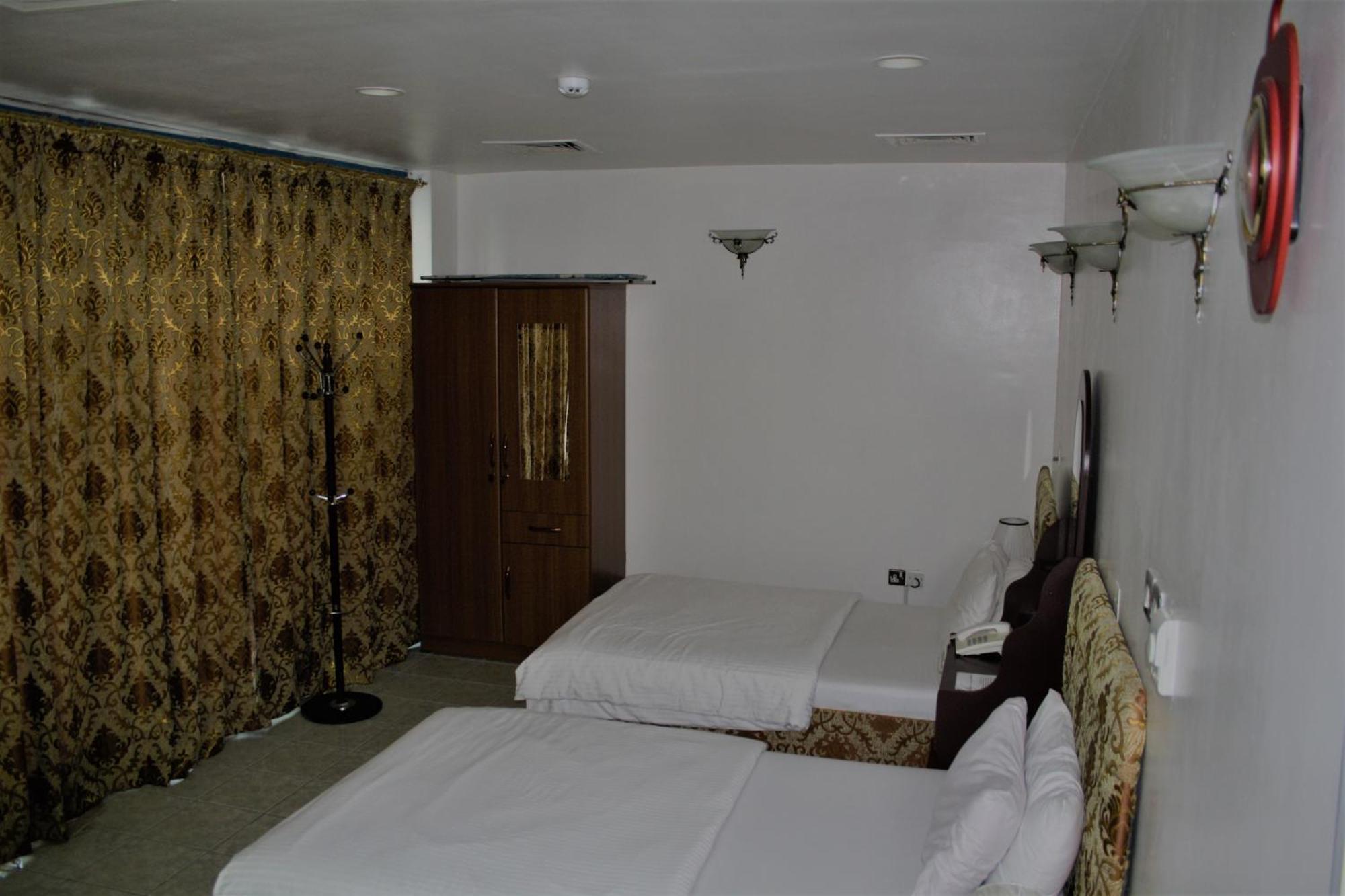Sky Hotel Apartments Dubai Esterno foto