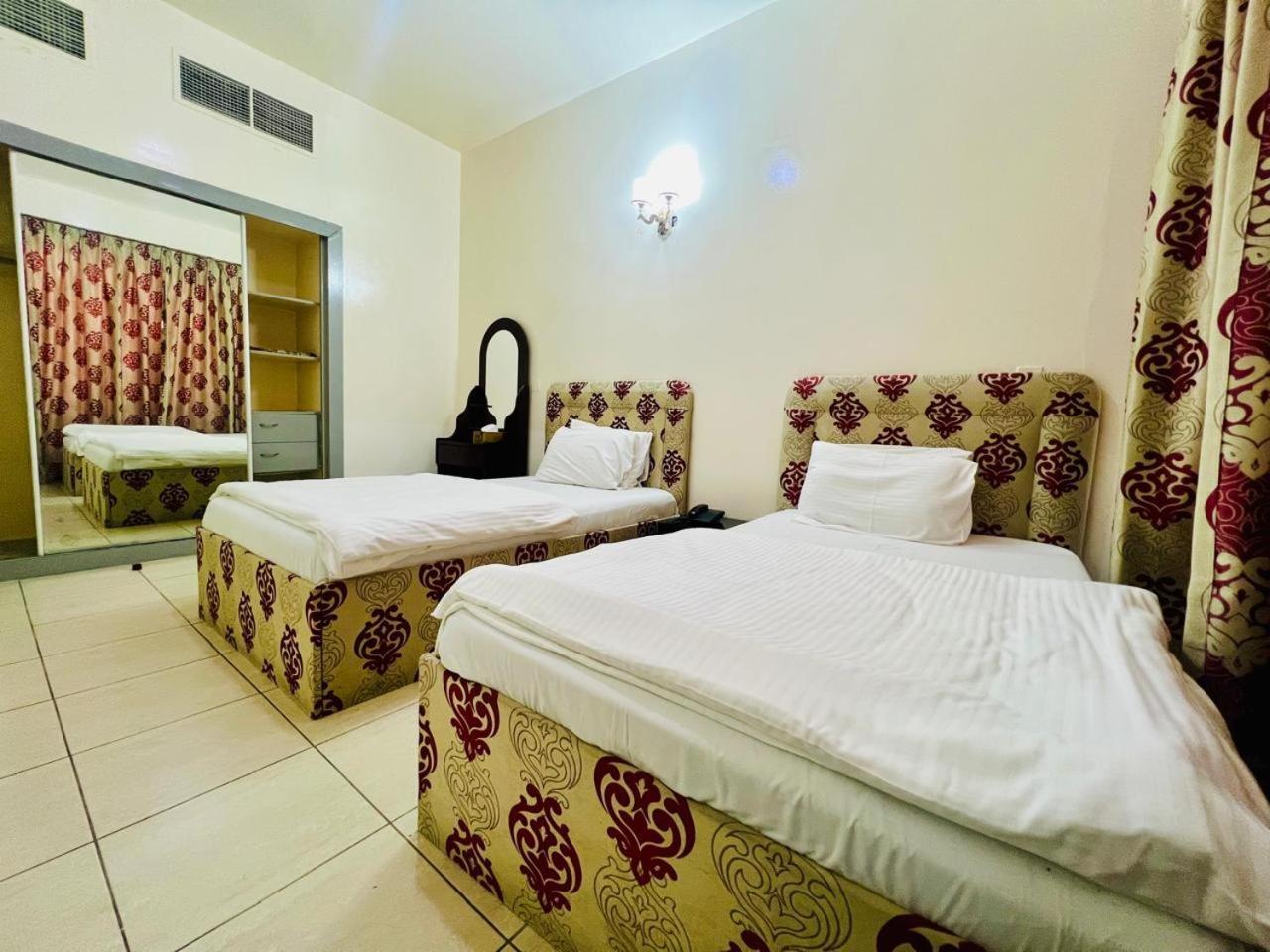 Sky Hotel Apartments Dubai Esterno foto